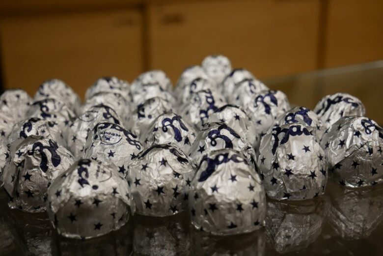 Esposizione di incarti storici e macchinari d'epoca all'interno del Museo della Casa del Cioccolato Perugina