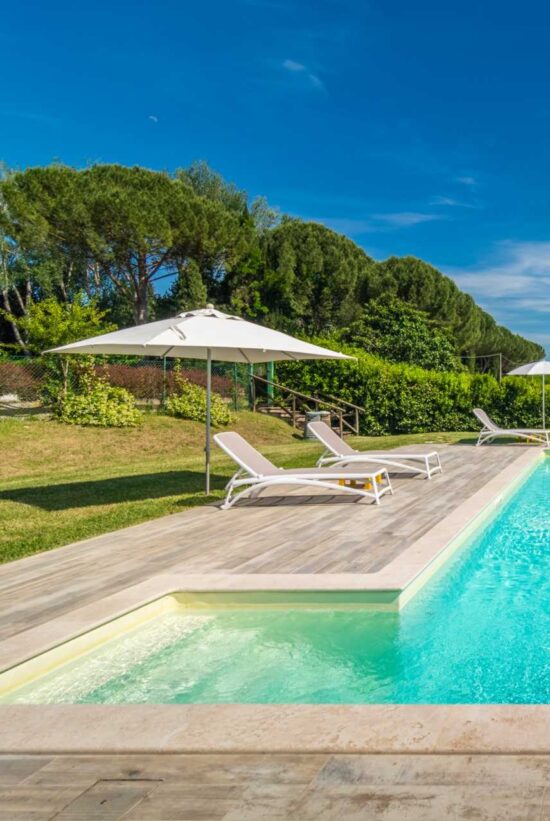 Piscina dell'Agriturismo Ai Prati a Perugia, ideale per rigenerarsi dopo una giornata di svago o lavoro