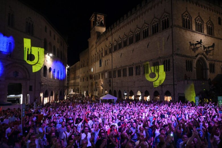 Grande concerto jazz all'aperto sul palco principale di Piazza IV Novembre a Perugia nel cuore dell'estate